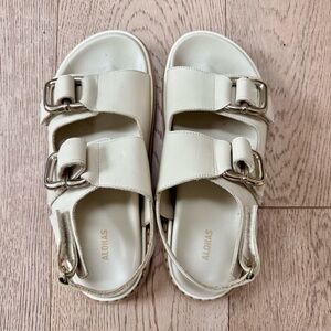 Alohas Harper cream sandals size 39.